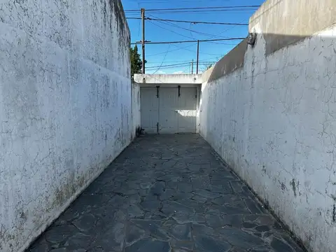CASA EN VENTA 3 DORMITORIOS COCHERA LOS HORNOS