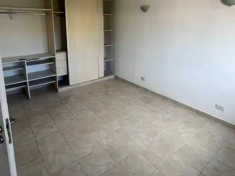 Amplio departamento 2 ambientes en alquiler en Ituzaingo