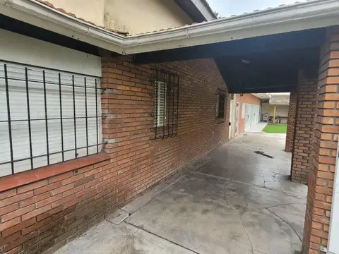 Galpón . | AV BRIGADIER JUAN MANUEL DE ROSAS 3951