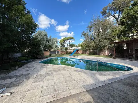 Casa 4 Amb Parque Pileta en Barrio con Porton