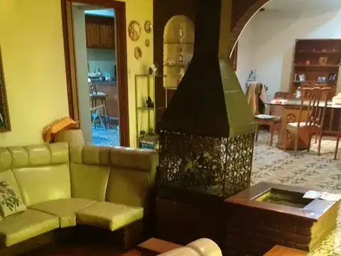 Casa 6 ambientes con 3 baños
