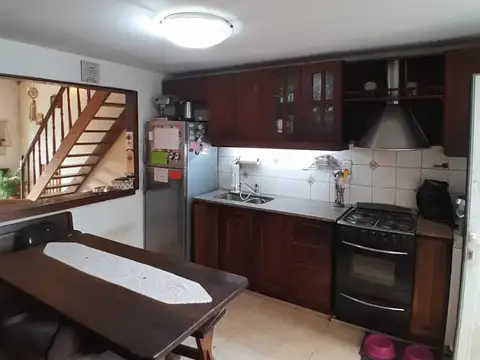 CIUDADELA. 2 PH DE 4 AMBIENTES GIGANTES EN BLOCK. LOTE 8.66 X 30 2 GARAGE.FONDO.OPORTUNIDAD 