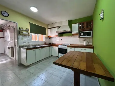 Casa 5 ambientes con 3 baños