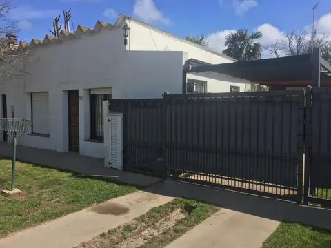Casa en venta - 2 dormitorios 2 baños - 200mts2  - General Pueyrredon