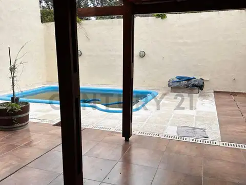 VENTA CASA 3 AMB, COCHERA, PILETA, BARRIO SAN CARLOS