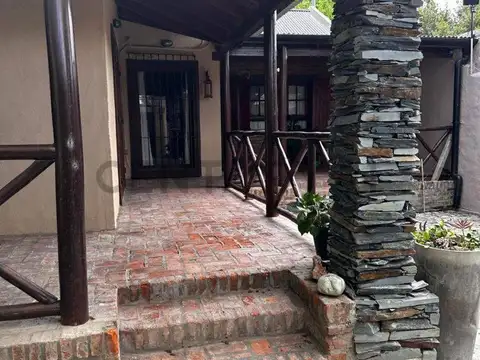 VENTA CASA 3 AMB, COCHERA, PILETA, BARRIO SAN CARLOS