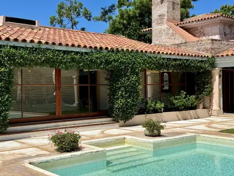 Casa 4 ambientes con 6 baños