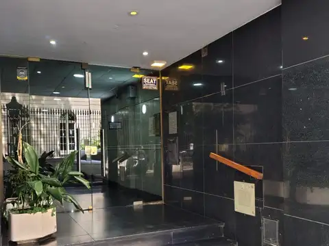 DEPTO 2 AMBIENTES - MUY BUEN ESTADO - SOLARIUM - BAJAS EXPENSAS - A MTS DE AV SANTA FE Y AV 9 DE JULIO - PLAZA SAN MARTIN