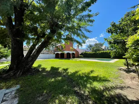 Casa en Venta con 3 cocheras