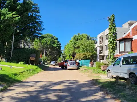 Del Besugo e/ Avenida Enrique Shaw y Avenida del Valle Fértil