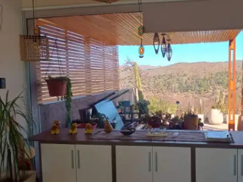 Casa 3 ambientes con 2 baños