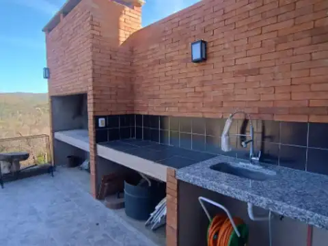 Casa en venta - 2 Dormitorios 2 Baños - Icho Cruz