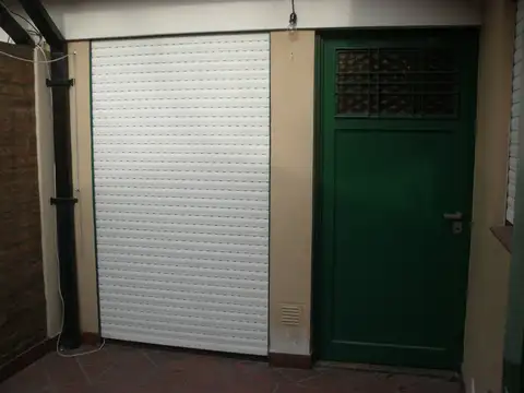 Departamento tipo casa de 3 amb en alquiler. Excelente Estado 