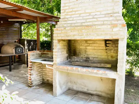 Casa en venta - 1 Dormitorio 2 Baños - Baradero