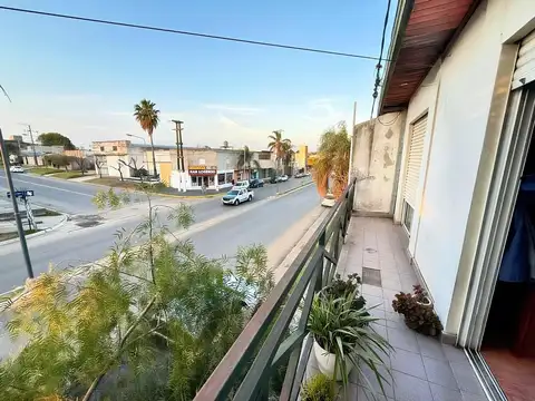 Excelente ubicación sobre Avenida, doble acceso