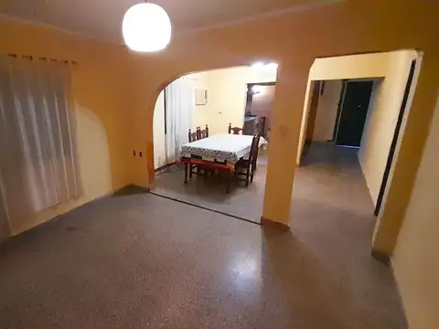 Casa en Venta con 3 cocheras