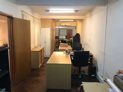 Oficina 6 ambientes con 2 baños
