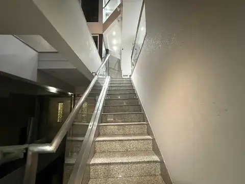 Oficina en Venta con 6 cocheras