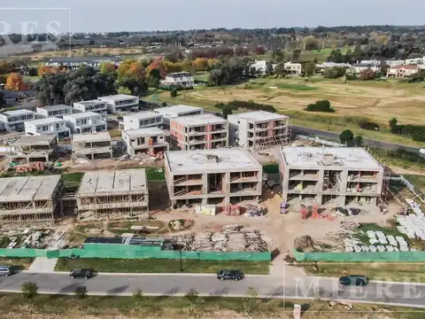 Departamento en venta de dos ambientes con jardín en Pilará.