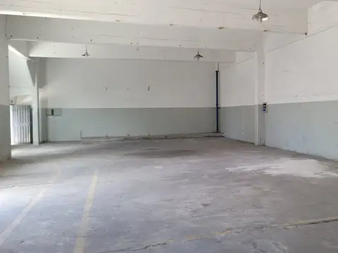 Galpon en Alquiler 30  mts Fondo