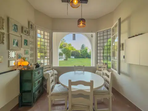 Casa en Venta con 6 cocheras