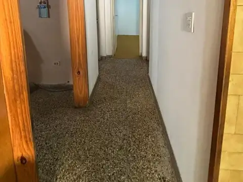 Casa el frente de 2 dormitorios en venta