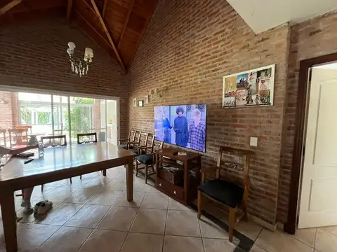 Casa 4 ambientes con 3 baños