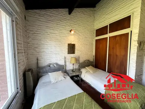 Casa 4 ambientes con 2 baños