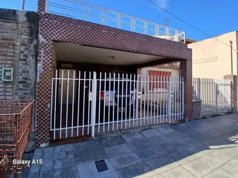 Venta de 2 viviendas de 3 amb c/u (con jardín, pileta, coche