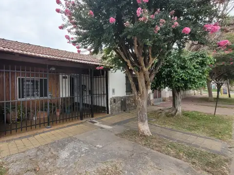 Casa en venta en Fisherton - Solar entre Benegas y Navarro
