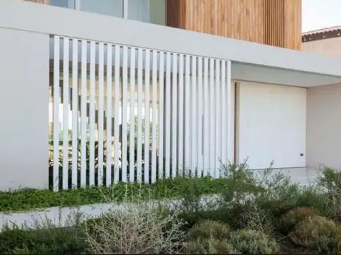 Casa 7 ambientes con 2 baños