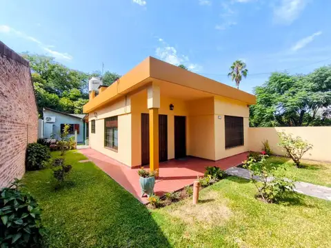 VENDE CASA 3 AMBIENTES CON PARQUE