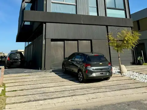 Alquiler Anual Casa 4 amb Al Rio con Amarra barrio El Canal Villanueva Tigre