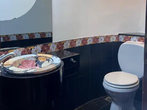 Casa 6 ambientes con 3 baños