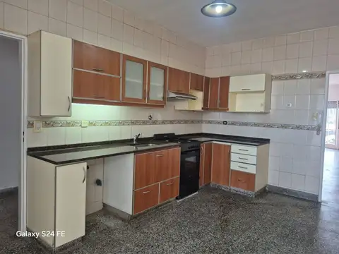 Depto Tipo Casa en Alquiler en Lanus Oeste, $ 1.100.000