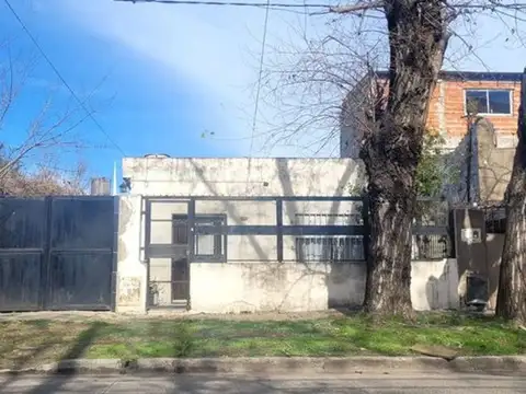 CASA EN VENTA 3 AMBIENTES BANFIELD