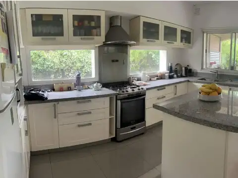 Casa en Alquiler Temporal con 1 cochera