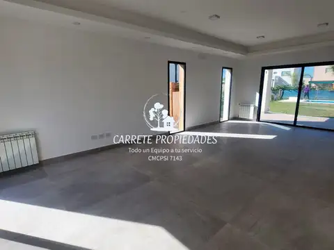 Casa 4 ambientes con 2 baños