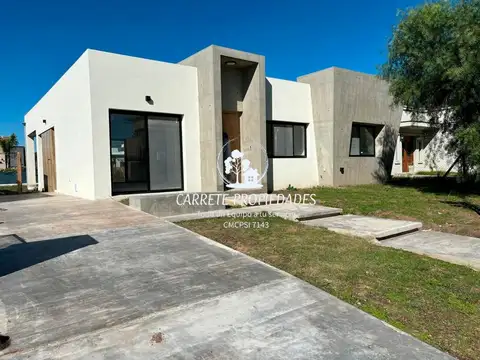 Casa en venta 4 ambientes y pileta. Barrio Santa Elena. Pilar