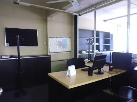 Oficina 7 ambientes con 2 baños