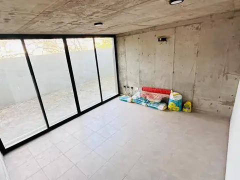 Casa en Alquiler con 1 cochera