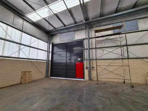 Depósito / Galpón Industrial 2500 m² Cubiertos en 3 Naves - 4320 m² Tierra - 9 De Abril