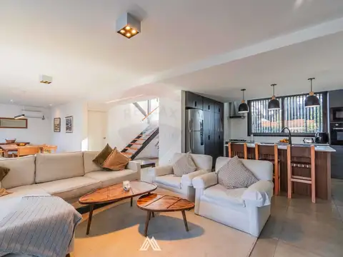 Casa 7 ambientes con 4 baños