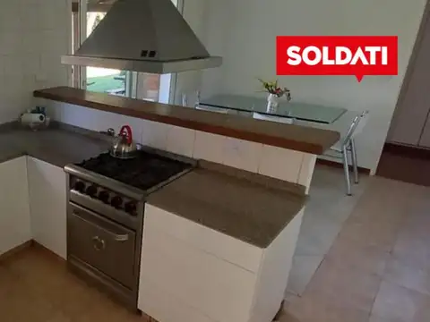 Casa  venta, lote central, Barrio el Portillo