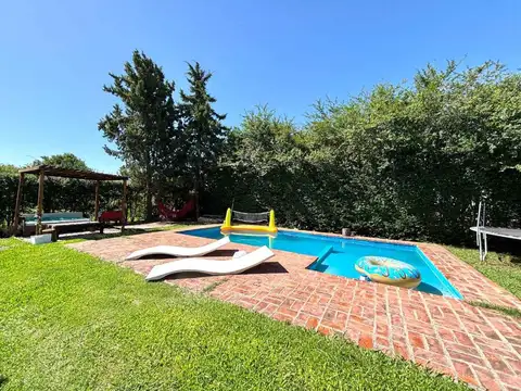 VENTA CASA 3 AMB CON PILETA Y GRAN LOTE LUJAN