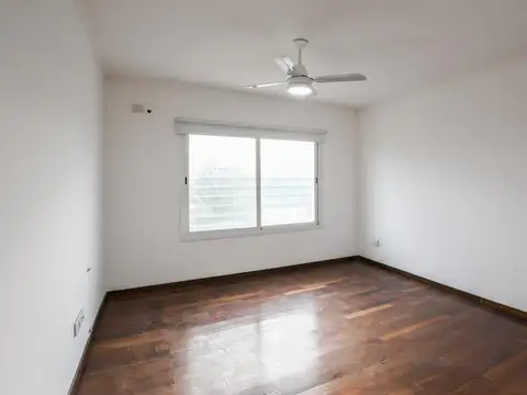 CASA VENTA TRES DORMITORIOS AMPLIOS AMBIENTES JARDIN BARRIO LAS TARDES ROLDAN