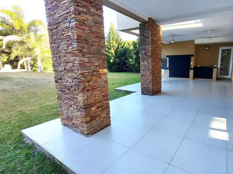 Casa 7 ambientes con 3 baños