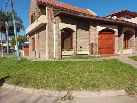 Venta Casa 5 ambientes con cochera en Don Bosco