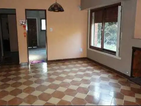 Mendoza e/ Entre Ríos y 27