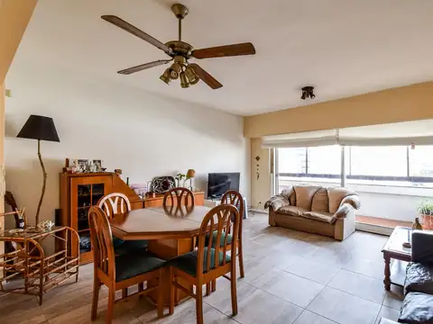 VENTA DEPARTAMENTO 4 AMBIENTES CON DEPENDENCIA BALCON COCHERA BAULERA